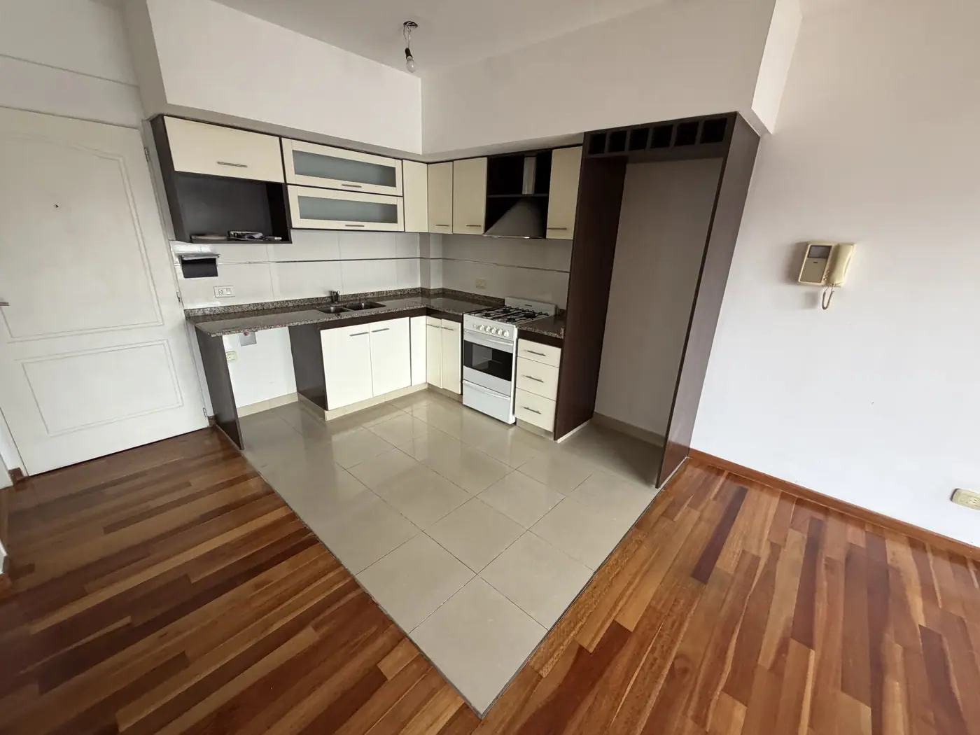 Monoambiente al frente con balcón, foto 6