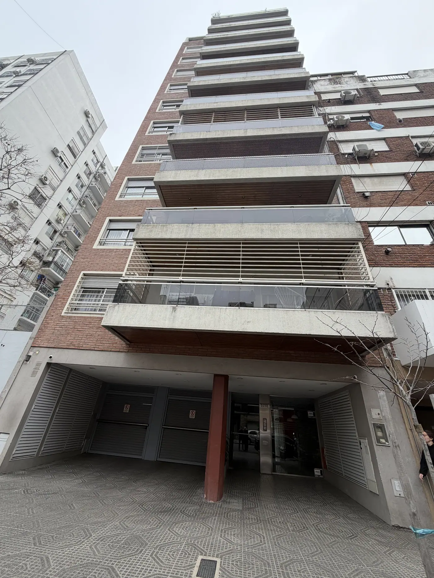 Triplex de 4 ambientes con terraza y cochera doble, foto 2