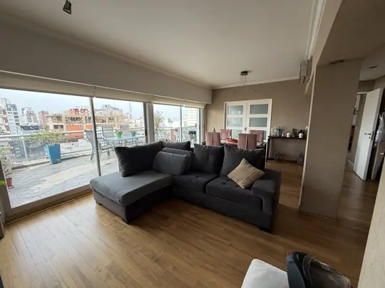 Triplex de 4 ambientes con terraza y cochera doble, Rivera 5200